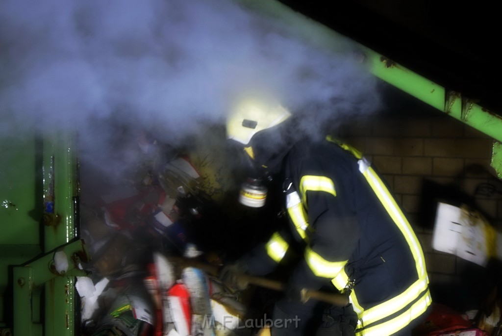 Feuer Papp Presscontainer Koeln Hoehenberg Bochumerstr P363.JPG - Miklos Laubert